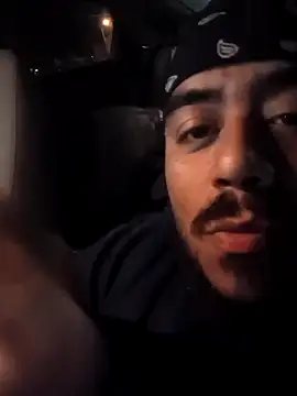 Snapshot of Papiguillermo chatting on October 2025 01:42:02 AM Papiguillermo online show from October 2025 01:42:02 AM