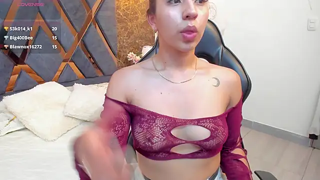 Snapshot of Vittoria_Conti_ chatting on November 2025 05:12:02 PM Vittoria Conti online show from November 2025 05:12:02 PM