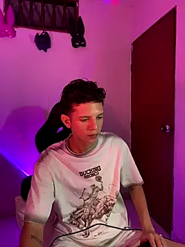 tylernova online show from October 2025 04:05:01 AM