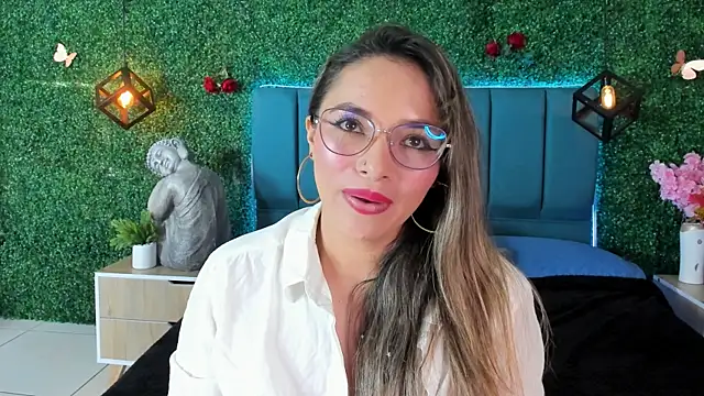 Kiaraa88 online show from July 2026 07:49:01 PM