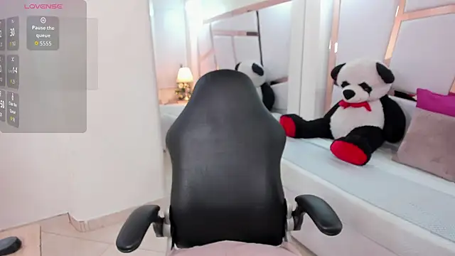 cloe 555 online show from December 2025 08:49:02 PM