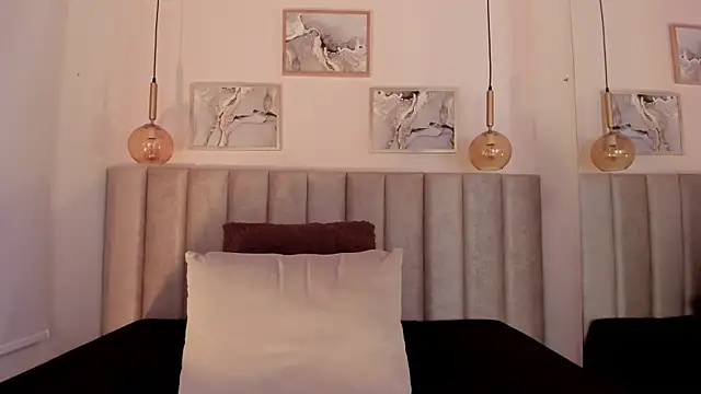 Snapshot of tamara_kisses chatting on May 2026 12:02:02 PM tamara kisses online show from May 2026 12:02:02 PM