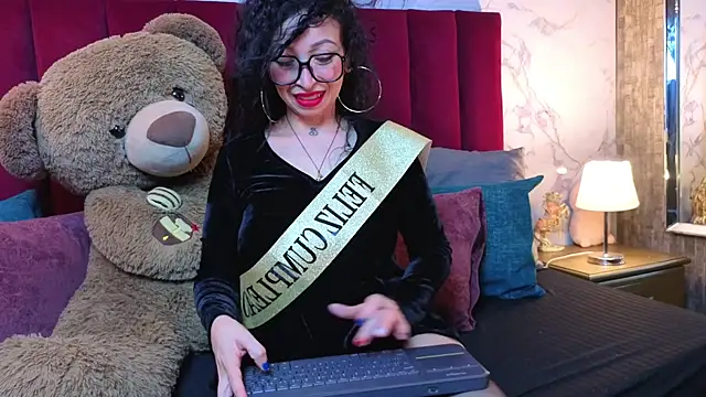 CHIARAJJONES online show from June 2026 01:06:02 PM