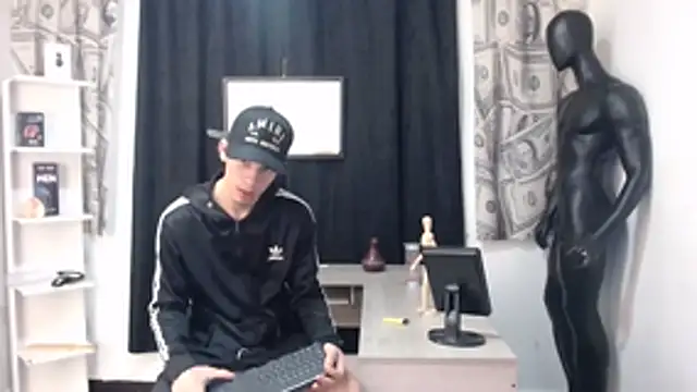 Pride couple online show from February 2026 11:25:01 PM