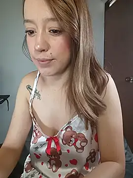 Snapshot of LunaDelire chatting on October 2025 12:26:01 PM LunaDelire online show from October 2025 12:26:01 PM