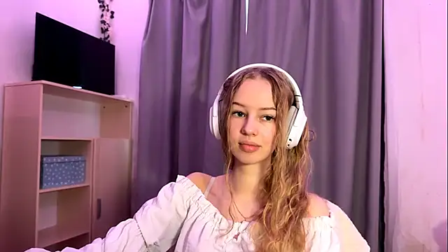 LunaCrave online show from October 2025 05:19:02 AM