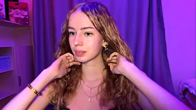 LunaCrave online show from November 2025 02:41:02 PM