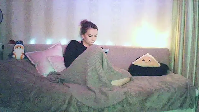 Snapshot of MoodieMira chatting on February 2026 06:28:02 PM MoodieMira online show from February 2026 06:28:02 PM