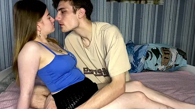 EmiliaCouple online show from November 2025 12:33:02 PM