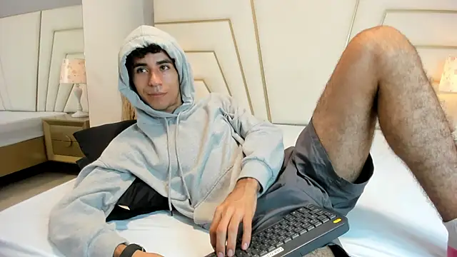 Zahir Ashar online show from October 2025 11:03:01 AM