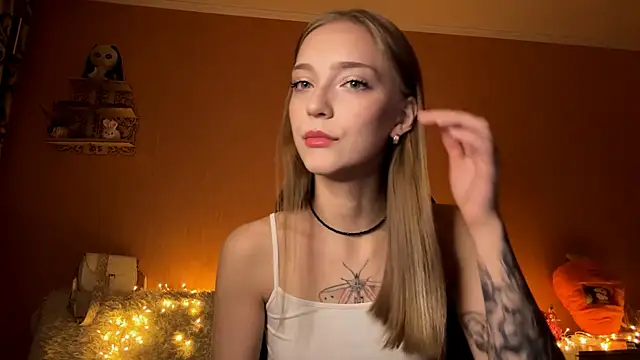 EvaPeace online show from October 2025 04:19:01 PM