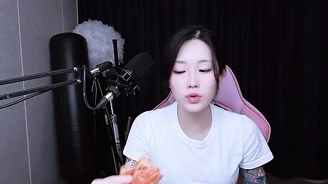 MISA 02 online show from November 2025 12:48:02 PM