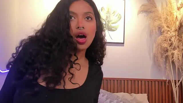 Snapshot of MIAHIVANOV chatting on November 2025 02:38:01 PM MIAHIVANOV online show from November 2025 02:38:01 PM