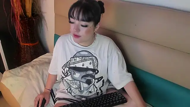 Snapshot of bubble__angel__ chatting on December 2025 11:41:02 AM bubble angel online show from December 2025 11:41:02 AM