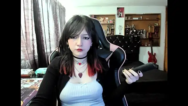 Maki Zein  online show from November 2025 05:44:02 PM