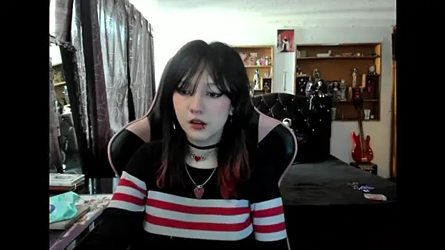 Maki Zein  online show from December 2025 07:33:02 PM