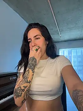 Lolathebaddie online show from February 2026 05:41:01 PM