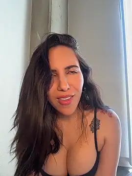 Lolathebaddie online show from May 2026 04:48:01 PM