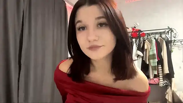 ElsieZuno online show from October 2025 12:06:01 PM
