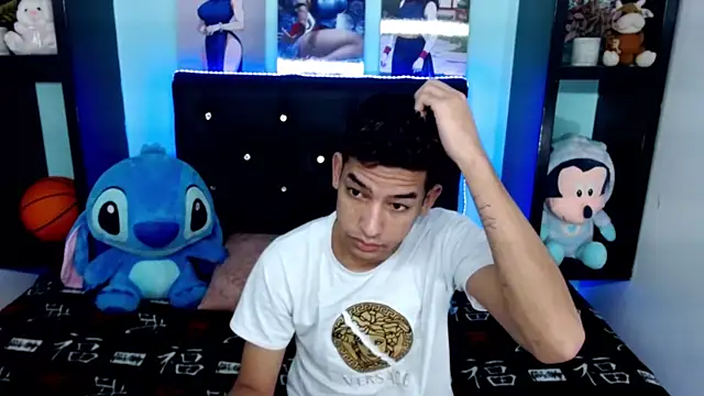 x Aaron x online show from October 2025 04:15:01 AM