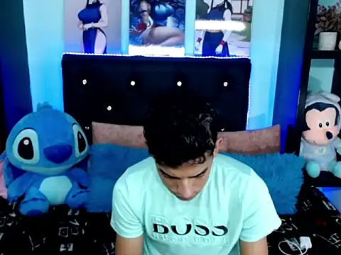 x Aaron x online show from October 2025 04:26:01 AM