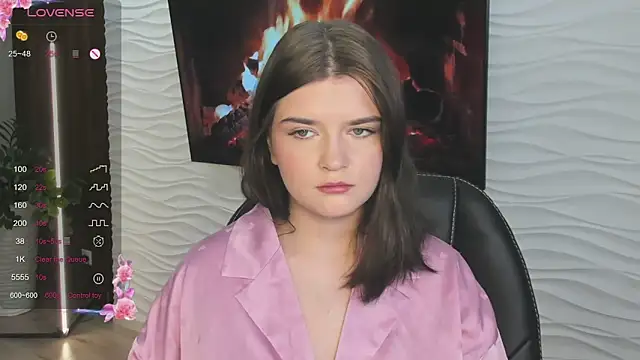 Mori Girll online show from November 2025 01:01:02 PM