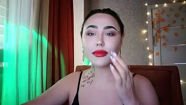 LolaMint  online show from October 2025 11:22:01 AM