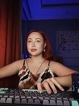 LolaMint  online show from November 2025 01:36:02 PM