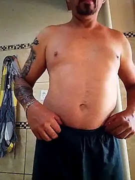 MORENORC79 online show from May 2026 02:25:01 PM