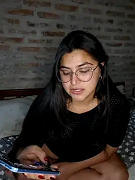 morenalatinaa online show from March 2026 03:45:01 AM