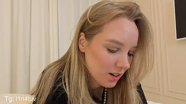 AIicaparkerc online show from November 2025 09:14:02 PM