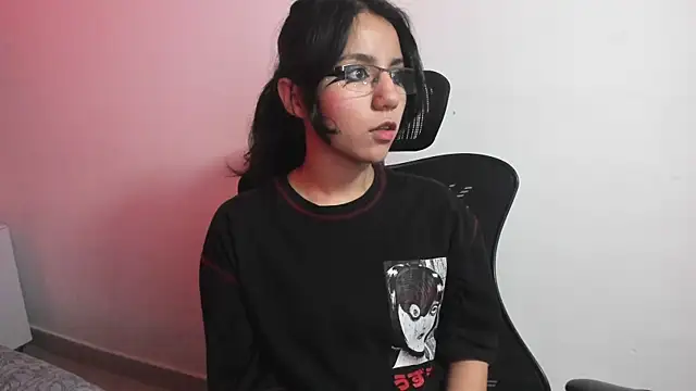 HollyPeach online show from October 2025 12:42:02 PM