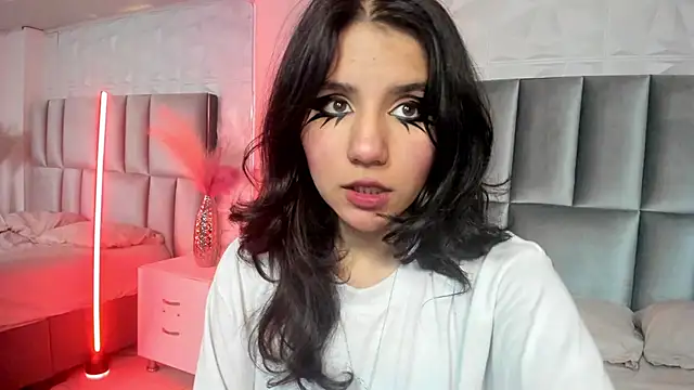 HollyPeach online show from February 2026 07:19:02 PM