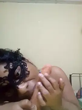 Expose Queen online show from November 2025 05:15:02 PM