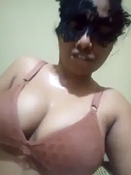 Expose Queen online show from March 2026 04:12:02 PM