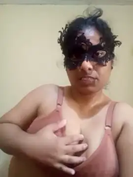 Expose Queen online show from March 2026 05:35:01 AM