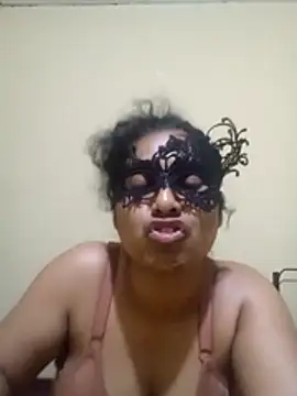 Expose Queen online show from April 2026 04:52:01 PM