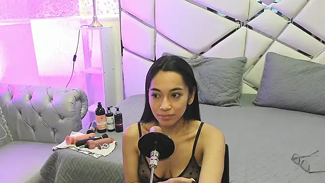 Snapshot of GabbiePrice chatting on June 2026 10:35:01 AM GabbiePrice online show from June 2026 10:35:01 AM