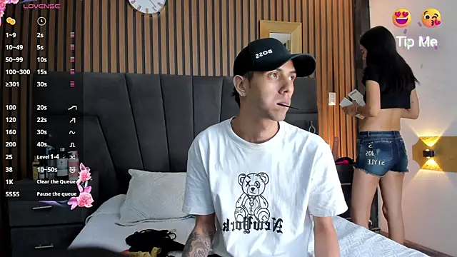 DerryAndIzzy online show from October 2025 04:05:01 AM