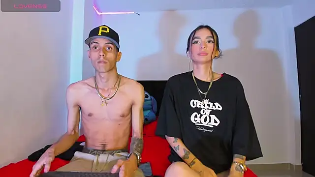 DerryAndIzzy online show from February 2026 12:04:02 AM