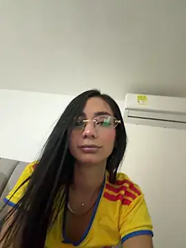 Snapshot of DerryAndIzzy chatting on June 2026 03:56:01 AM DerryAndIzzy online show from June 2026 03:56:01 AM