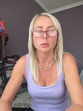 ElenabonyX online show from October 2025 12:36:02 PM