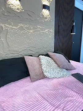 GenesisBlaze online show from November 2025 06:19:01 PM