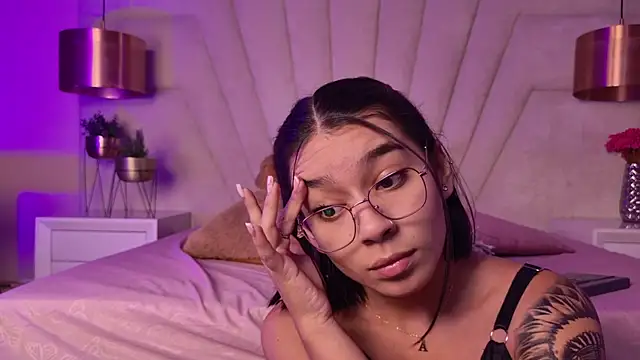 AlyssaRay online show from January 2026 07:30:01 PM