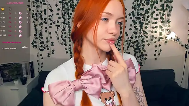 Snapshot of Foxy_blush chatting on October 2025 09:04:02 PM Foxy blush online show from October 2025 09:04:02 PM