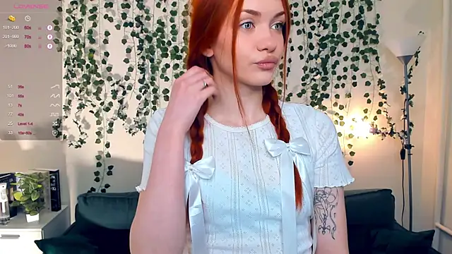 Snapshot of Foxy_blush chatting on November 2025 07:45:01 PM Foxy blush online show from November 2025 07:45:01 PM