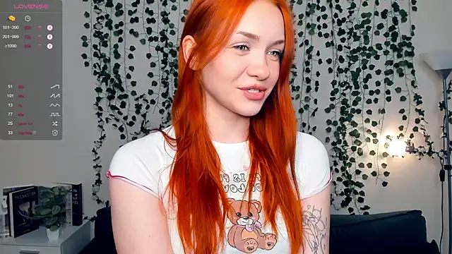 Snapshot of Foxy_blush chatting on November 2025 07:03:02 PM Foxy blush online show from November 2025 07:03:02 PM