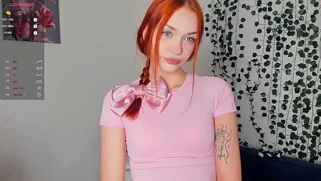 Snapshot of Foxy_blush chatting on November 2025 08:38:02 PM Foxy blush online show from November 2025 08:38:02 PM