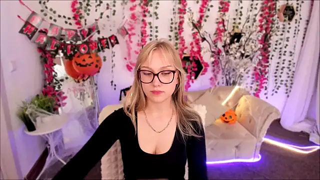 AnnieGitis online show from October 2025 08:20:02 PM