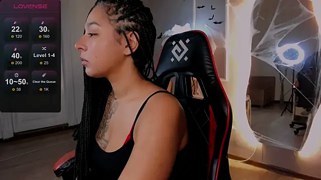 Aisha Goldstein online show from November 2025 06:03:01 AM